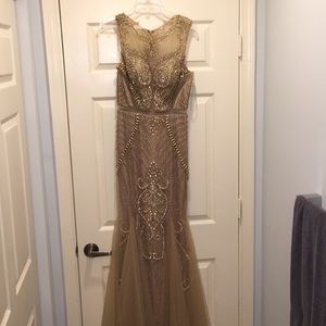 Beautiful classy ball gown, New Years, Prom